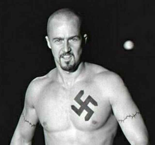 Edward Norton, "American History X" adlı filmde