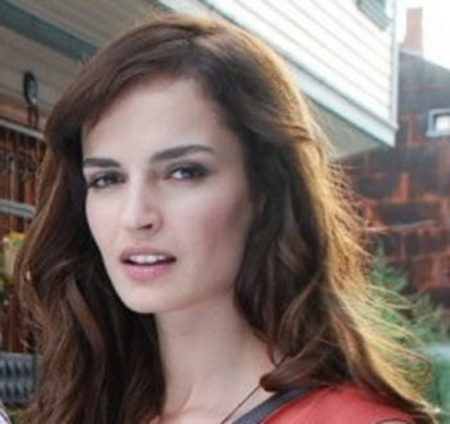 "Huzur Sokağı"nda Feyza karakterini canlandıran Selin Demiratar, senaryo gereği tesettüre girdi.