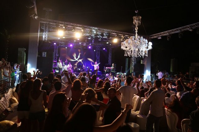 KENAN DOĞULU SAHNE
