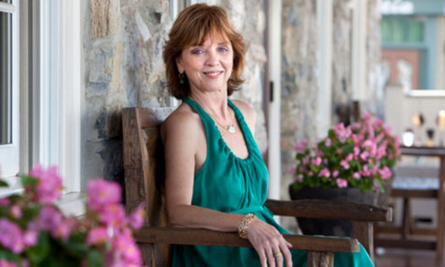 8. Nora Roberts (23 milyon dolar)