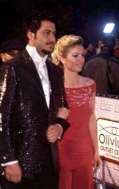 TÜLİN KOCA - CANER TOYGAR  -  -  -  - Benimle Evlenir misin yarışmasının yıldızı bir türlü barışmayan aşıkları Tülin Koca ve Caner Toygar. Diğer yarışmacılara göre şöhretlerini biraz daha uzun sürdürebilen iki TV ünlüsü olmayı başardılar.