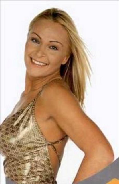 HÜLYA YAMANOĞLU - Hülya Yamanoğlu Biri Bizİ Gözetliyor yarışmasında adını duyurmuştu. Kısa sürede unutulan Yamanoğlu aylar sonra bambaşka bir şekilde gazete sayfalarına taşındı. Yamanoğlu, Barbi adı verilen fuhuş operasyonunda gözaltına alındı. Ama onun yıldızı da kısa sürede söndü. Çıkardığı kitap bile şöhretler dünyasında tutulmasını sağlayamadı. -