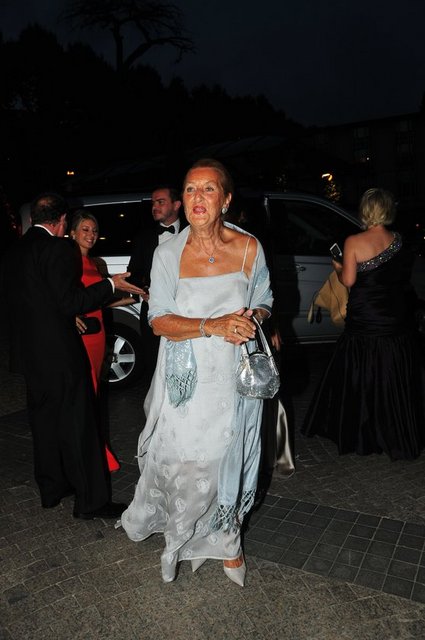 ELÇİN GÜMRÜKÇÜOĞLU