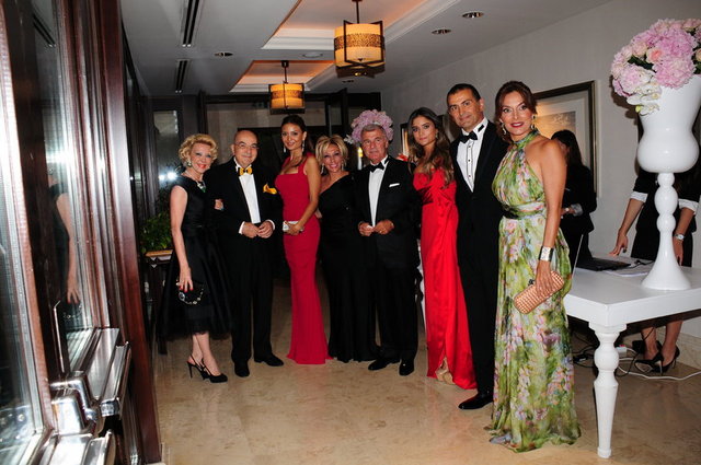 BEYHAN - SANER ÖZDEN, YASEMİN ÇARMIKLI, CANDAN - AHMET KAYHAN, NAZLI,HAKAN - BANU ÇARMIKLI 