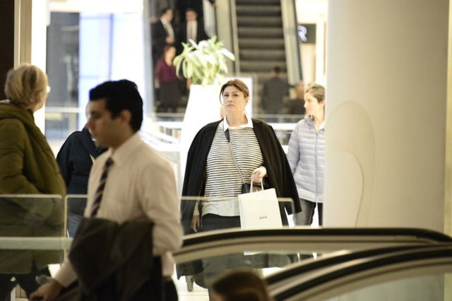 Türk sinemasının unutulmaz kadın oyuncularından Gülşen Bubikoğlu, geçtiğimiz günlerde bir AVM'de görüntülendi.