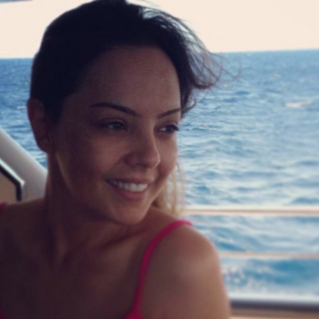 Üç çocuk annesi Sibel Can, Gündeş'i arayarak iyi dileklerini iletti. Can, Gündeş'e "Alara kardeşsiz kalmayacak. İnşallah bu sefer erkek olur" dedi.