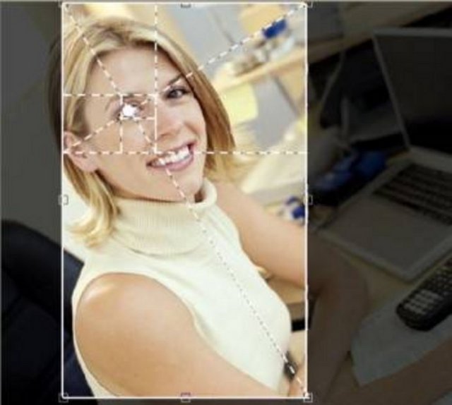 Sizce altın oran güzellik için bir ölçüt müdür? Her insanda böyle bir oran bulunuyor mu? -  - Sıradışı istisnalar, genetik hastalıklar hariç her insanda hemen hemen bu orana yakın ölçüler bulunur. Ancak en kusursuz şekilde en güzel insanlarda bulunduğu Dr. Steven Marquat tarafından ispatlanmıştır. -  - Fakat insanlık bu oranı zaten içgüdüsel olarak biliyor ve bir insan yüzüne baktığında sahip olması gereken oranlar hakkında ortak bir yaklaşım sergiliyordu. -  - Bir kimsenin burnu, ağzı, gözleri yüzü altın oran ölçüsüne göre önemli farklılık gösterirse bunu DNA'mıza işlenmiş altın oran şifresi ile hemen tespit edip ölçüm yapmadan söyleyebiliyorduk.