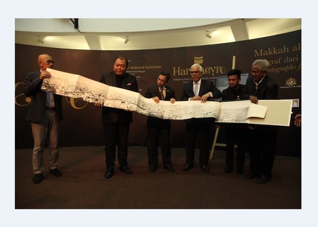 İslam mimarisi konusunda yarışmalar düzenlemekte ve yayınlar hazırlamaktadır.