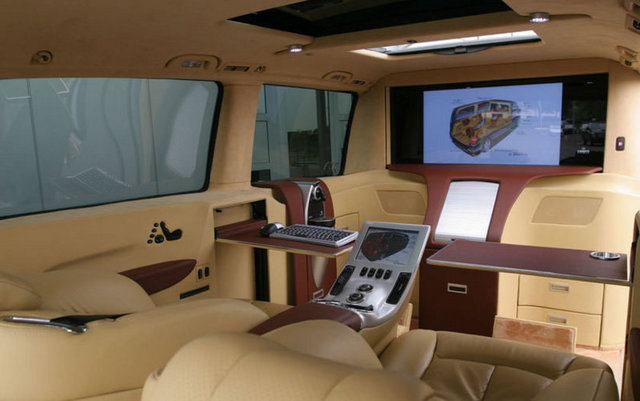 AJDA PEKKAN'IN MİNİBÜSÜ