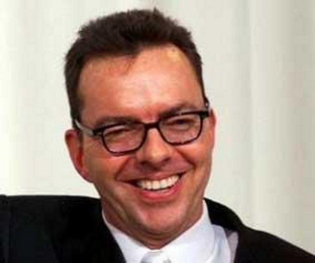 Aktör ve komedyen Mario Cantone  -