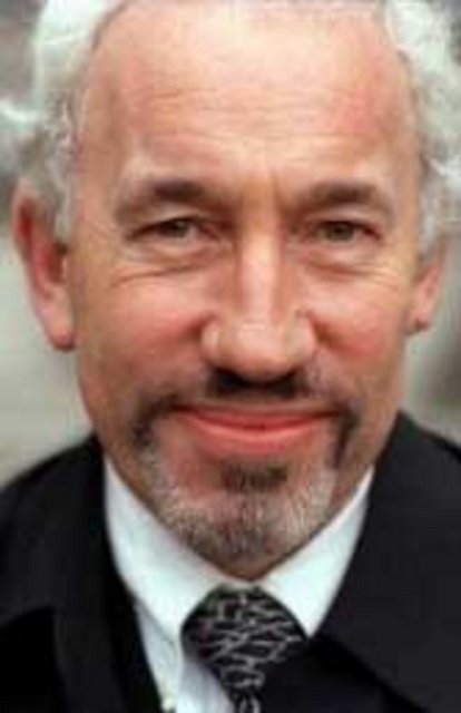 Akter Gary Beach, eşcinsel olduğunu saklamayanlardan.  -