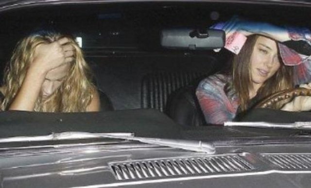 Bir kaç ay önce iki sevgili sık sık birlikte görüntülendi. İkili Paris'te Champs-Elysees'de motosiklet turu yaparken objektiflere takıldı. Ancak, Heard daha sonra Depp'e geri döndü.