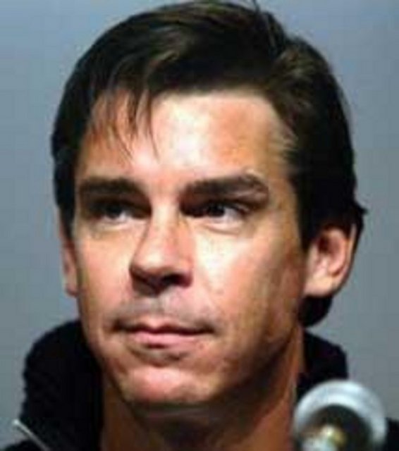 Şarkıcı Lance Bass (sağda) 2006 yılında Reichen Lernkuhl (solda) ile sık sık görüntülenmiş ve bazı spekülasyonlara yol açmıştı. Bass sonunda Lemkuhl ile ilişkisi olduğunu açıklamıştı. Çİft ayrıldı.