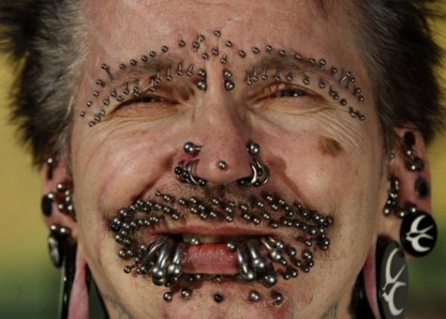 Rolf Bucholz: Dünyanın en delik adamı! Tam 453 piercing´i var... -