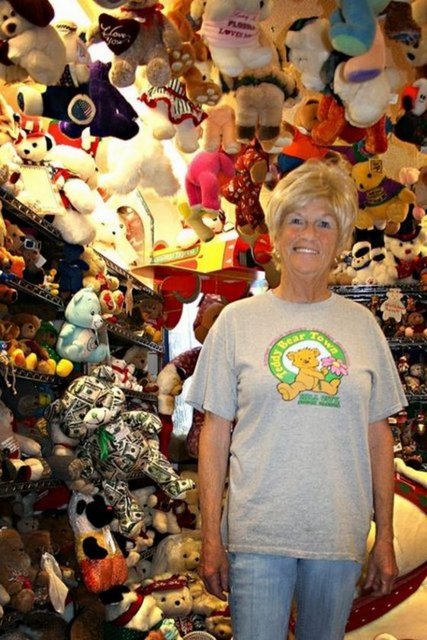 7790 adetlik oyuncak ayı koleksyonuyla 63 yaşındaki Jackie Miley -  -  -