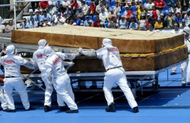 En büyük sandviç 2004 yılında Meksika´da yapıldı. 3178 kilogram ağırlığında. -