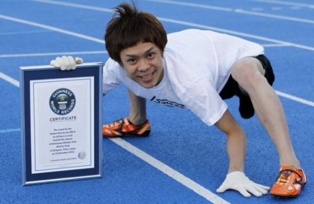 Kenichi Ito 4 ´ayak´ üstünde en hızlı adam. 100 metreyi 17.47´de koşuyor