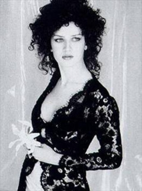 Bekleriz şimdi İzmir'de yaşıyor.