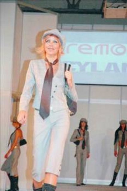 DENİZ PULAŞ - Sarı saçları ve mavi gözleriyle Deniz Pulaş da 80 ve 90'ların paylaşılamayan mankenlerindendi.