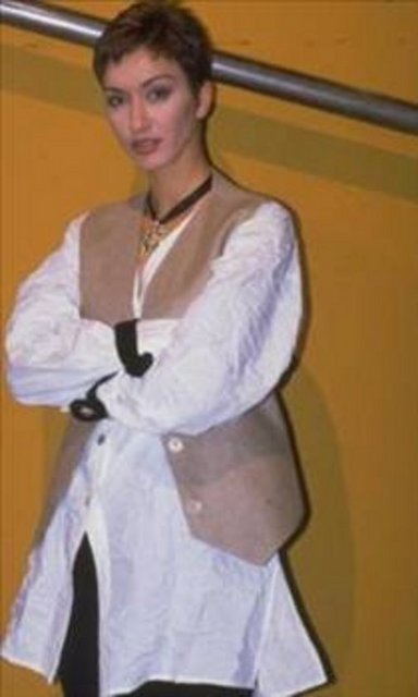 Daha sonra evlenip dünyaevine girdi..