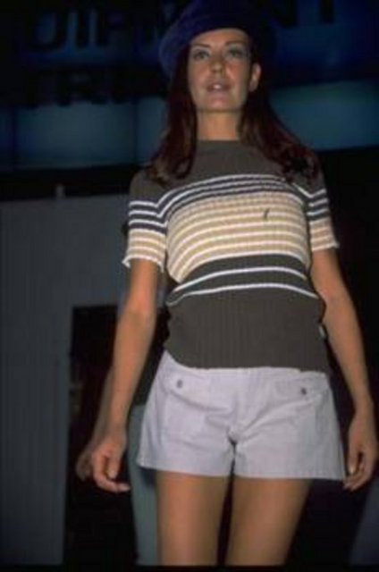 İldeniz, Serdar Önal ile evlendi ve mesleğinin doruğundayken büyük şehirden kaçıp Bodrum'da yaşamaya başladı.