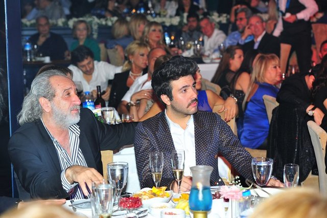 Slipper'lar da sadece İtalyan erkeklerine yakışıyor. Dar ve kısa paça yine İtalyanların başarıyla taşıdıkları bir detay...