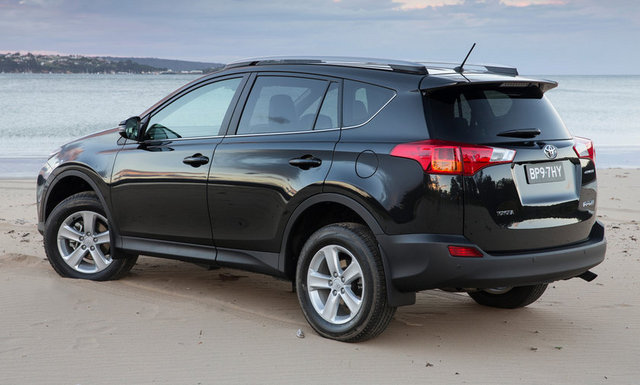 23-Toyota RAV4 - 6 aylık satış rakamı(2013):228,359