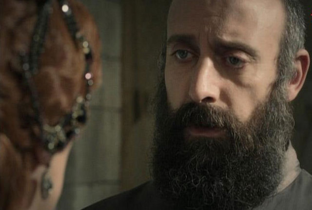 46 yıllık hükümdarlığı süresince Osmanlı topraklarını en geniş sınırlarına ulaştıran, sınırları kıtalara ulaşan cihan imparatorluğunu yöneten Kanuni Sultan Süleyman'ın muhteşem yıllarını ve Hürrem Sultan'a olan büyük aşkını anlatan Muhteşem Yüzyıl, yeni sezonunda izleyicisiyle buluşmaya hazırlanıyor. İmparatorluğun zirve yıllarında yaşanan taht kavgalarını ve entrikaları konu alan dördüncü sezonunda Muhteşem Yüzyıl'ın kadrosu, tıpkı anlattığı dönem gibi gücüne güç katıyor...