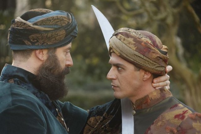 Batı'ya İstanbul Antlaşması'yla egemenliğini kabul ettiren, Doğu'da ise doğal sınırlarına ulaşan ve ekonomik anlamda da güçlenen Osmanlı'nın artık en önemli gündemi taht kavgalarıdır...