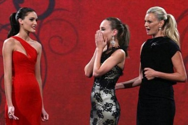 Ardından Martinovich ve yarışmanın ikincisi olarak ilan edilen Amanda Ware sahneye çağrıldı. Ancak skandal, Martinovich'in sahnede birincilik konuşmasını yapmaya başladığı sırada ortaya çıktı. Yarışmanın sunucusu Sarah Murdoch'a kulaklığından bir bilgi ile donup kalırken, 'Kendimi çok kötü hissediyorum, gerçekten çok üzgünüm. Çok büyük bir yanlışlık oldu' dedi.