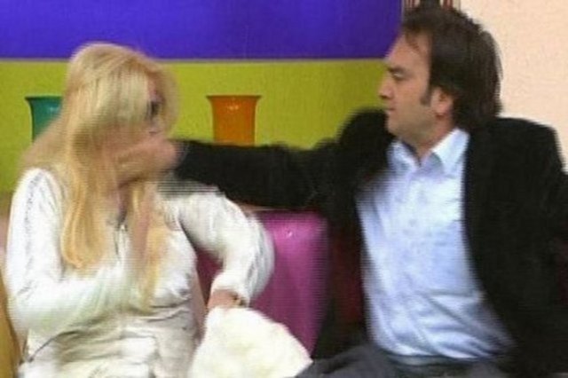 Sabah programına konuk olan Banu Alkan ve uzatmalı sevgilisi Murat Taşdemir arasında yaşanan olay tv dünyasının unutulmaz anları arasında yerini aldı. Taşdemir, kendisine yastıkla vuran Banu Alkan'a tokat attı. Bir anda soğuk rüzgarlar esen programda olay, sunucunun araya girmesiyle son buldu.