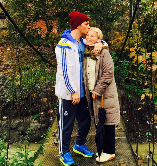 Sinan Akçıl ve annesi