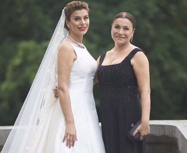 Ebru Şancı ve annesi