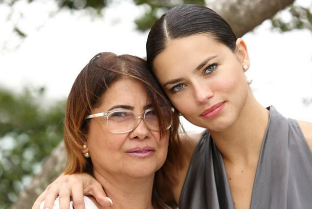 Adriana Lima ve annesi
