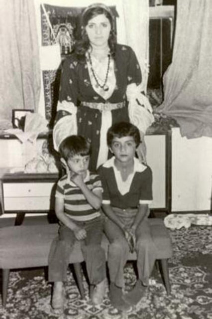  Yılmaz -Deniz Erdoğan ve anneleri Süheyla Erdoğan