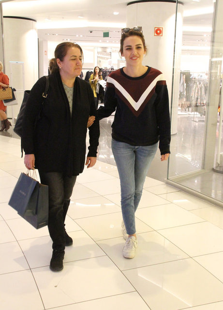 Yağmur Tanrısevsin ile annesi Deniz Tanrısevsin