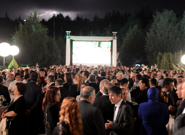 Resepsiyona iş ve sanat dünyasından çok sayıda da davetli katıldı.