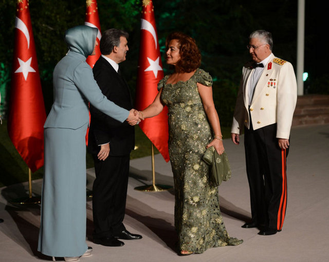 Genelkurmay Başkanı Orgeneral Necdet Özel ile bazı kuvvet komutanları ise resepsiyona eşleriyle birlikte katıldı.