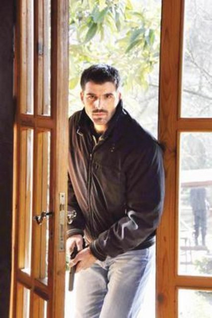 Yani Alakurt, Kadir İnanır'ın hemşerisi.