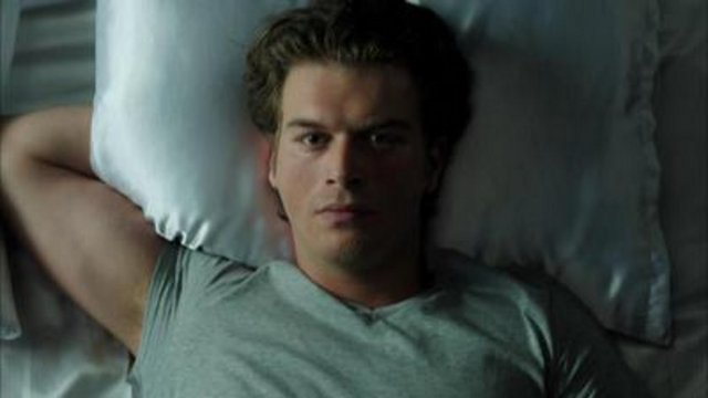 Kıvanç Tatlıtuğ, Adanalı. Görüntüsünden dolayı Balkan göçmeni olduğu yolundaki iddiaları yalanladı.  -  -