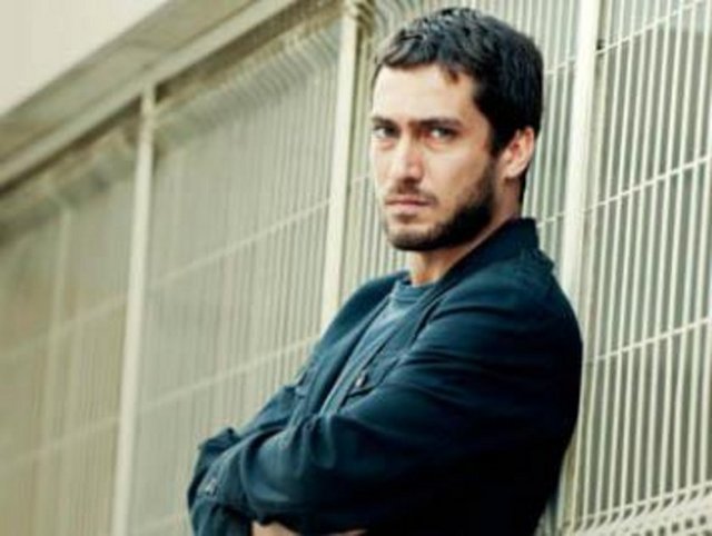 Berk Hakman, Ankara doğumlu.  -