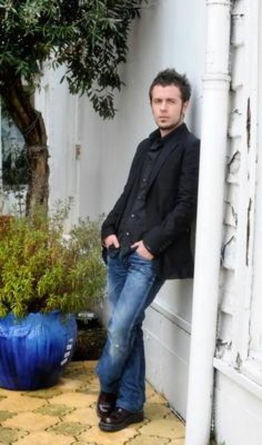 Ama kariyerine ilk adım attığı yer İzmir'in Bornova ilçesi.  -