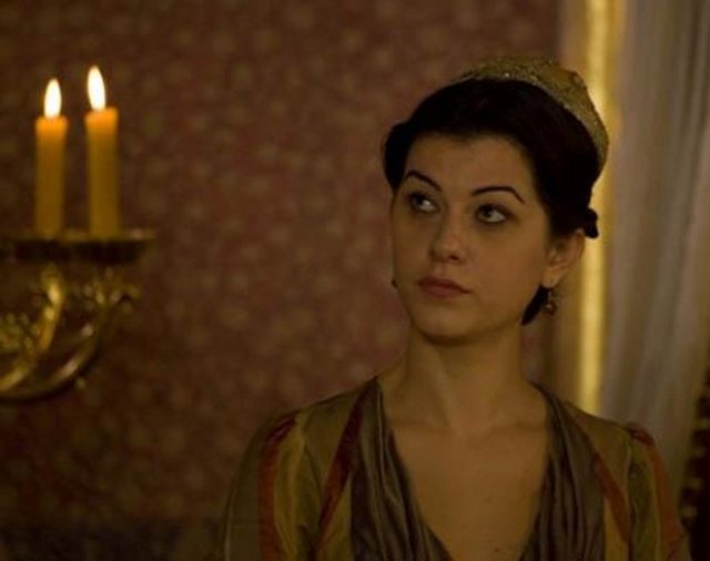 Muhteşem Yüzyıl'ın Nifar Kalfa'sı olarak hafızalarda yer eden Filiz Ahmet, Makedonyalı.