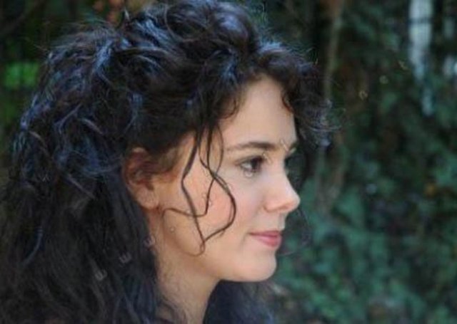 Oyuncu Duygu Yetiş de İstanbul doğumlu ünlülerden.