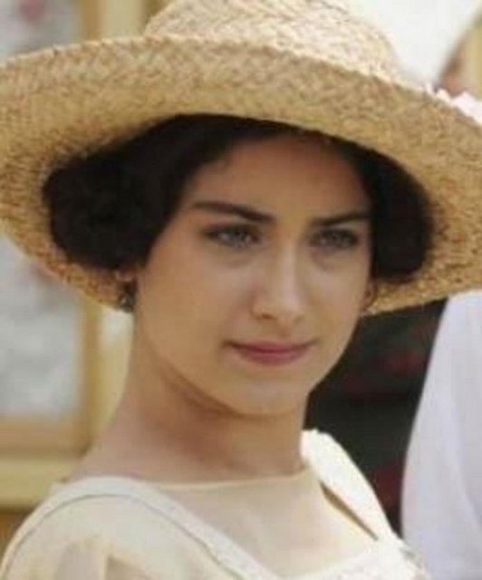 Ama İstanbul'da büyüdü. -