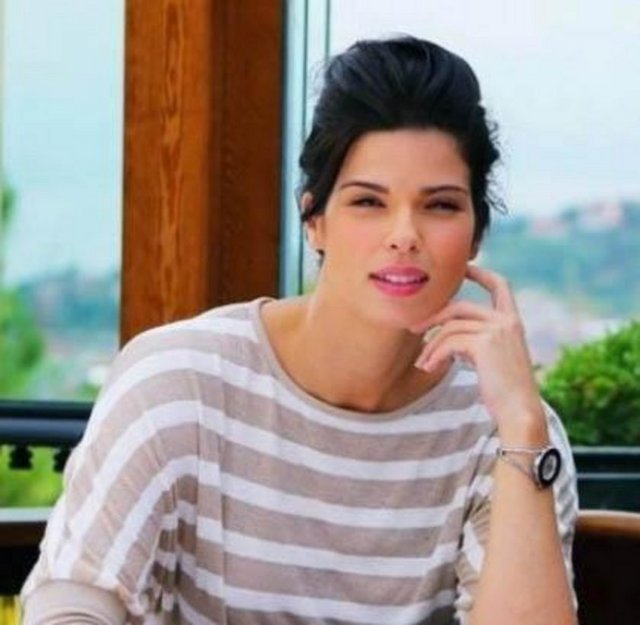 Larissa Gacemer Brezilyalı.  -  -  -