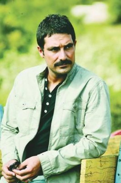 Bülent İnal, Şanlıurfalı.