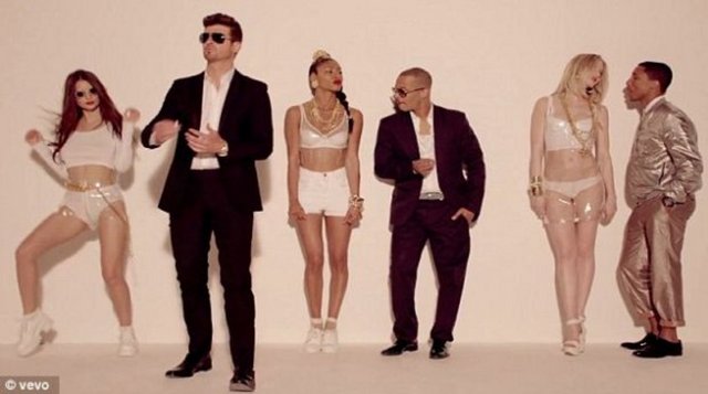 BU KLİPLER OLAY YARATTI  - Ünlü R&B şarkıcısı Robin Thicke'nin üstsüz mankenlerle çektiği son video klibi...