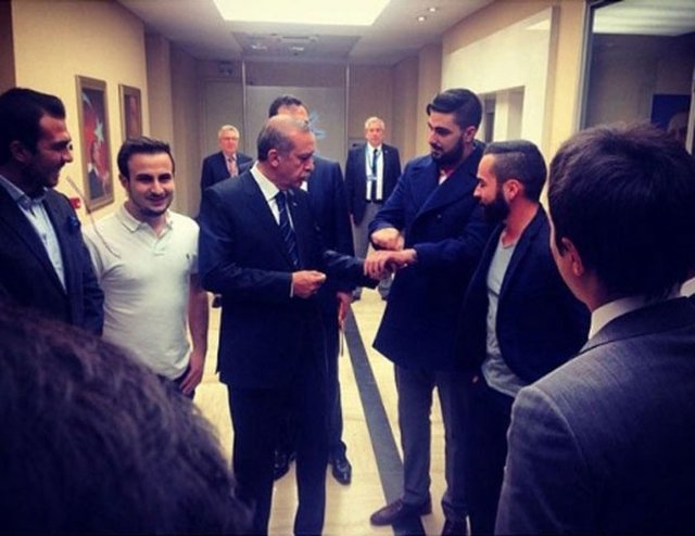 Cumhurbaşkanı Recep Tayyip Erdoğan'la karşılaşan İdo, dövmelerini böyle anlatmıştı.