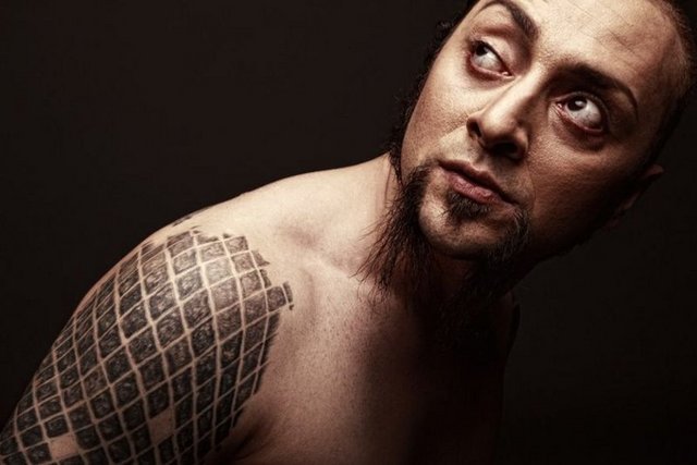 İlk dövmesini 18 yaşında yaptıran Cepkin yaptırdığı dövmelerinden pişman olmadığını, bütün dövmelerini ayrı ayrı sevdiğini söylüyor.